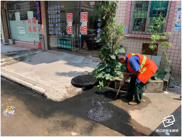 AG真人在狮山小塘遇下水道堵塞等扰民问题这个热线帮到你！