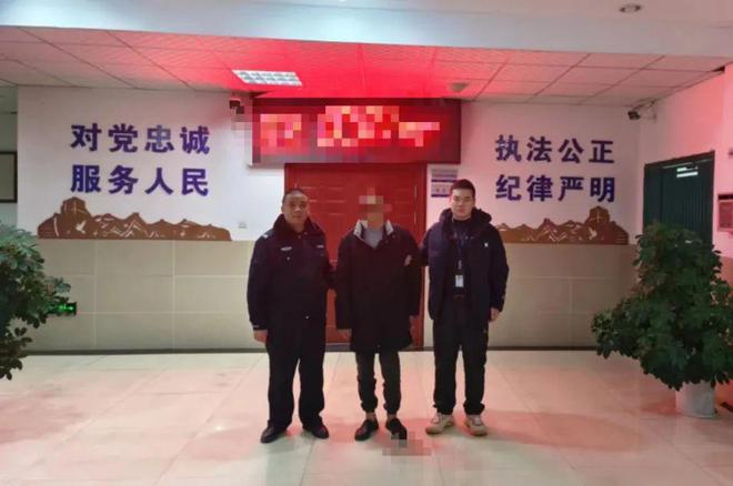 AG真人官方平台咋回事？ 自贡：一男子报警反被拘留(图1)