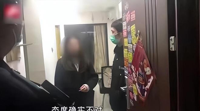 AG真人官网平台美女回家忘带钥匙开锁小哥开完锁美女拒付款：他偷看我？(图5)